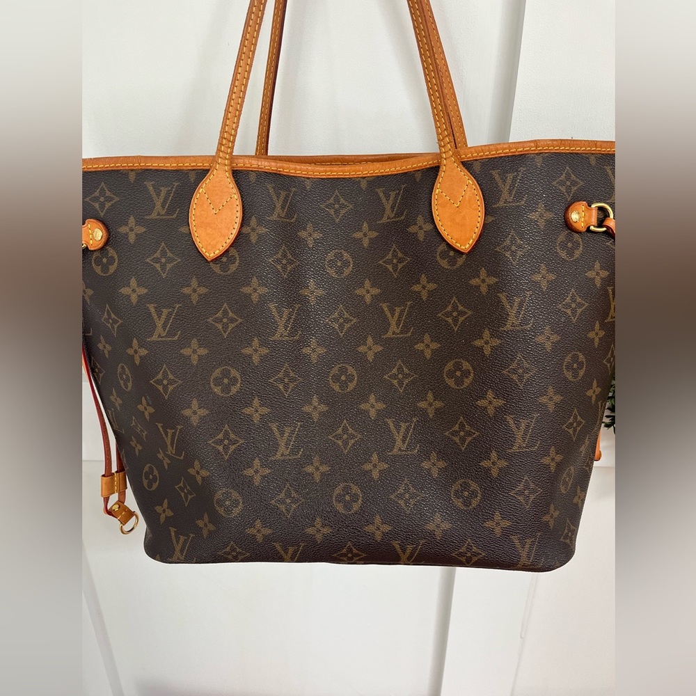 Louis Vuitton Monogram Neverfull MM - Picture 2 of 14